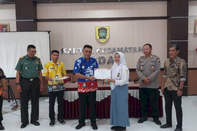 Penyerahan Piagam Paskibraka Kepada Seluruh Anggota Paskibraka HUT RI Ke-79 Kecamatan Pedan