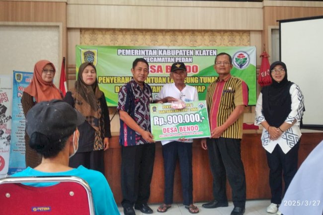 CAMAT PEDAN MENYALURKAN  BANTUAN LANGSUNG TUNAI DANA DESA ( BLT DD )  KEDEN