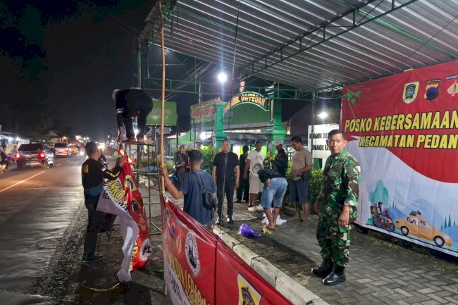 ANTISIPASI MUDIK LEBARAN FORKOMPIMCAM PEDAN DAN RELAWAN DIRIKAN POSKO KEBERSAMAAN