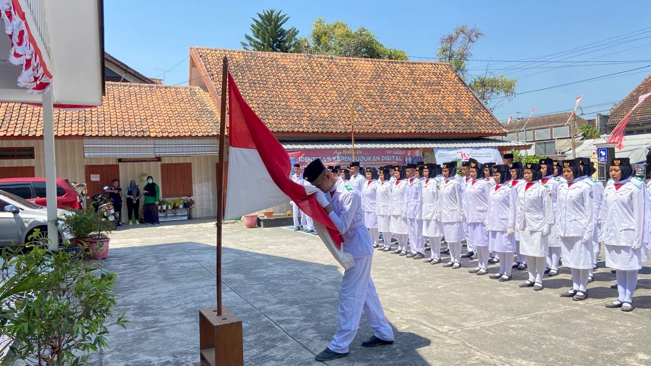 Pengukuhan  Pasukan pengibar bendera Kecamatan Pedan 