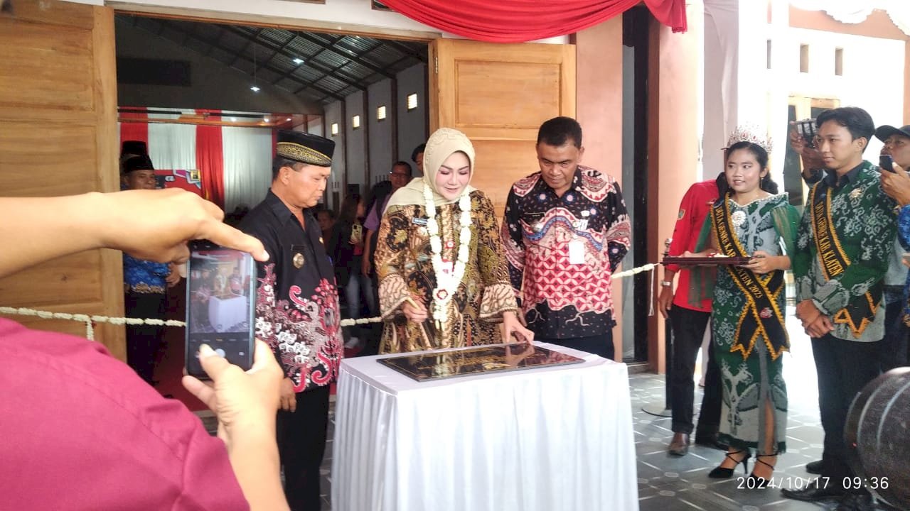 Sambang warga Bersama Bupati Klaten HJ.Srimulyani ,S.M.,M.SI. Di Gedung Sport Center Desa Kalangan Kecamatan Pedan  