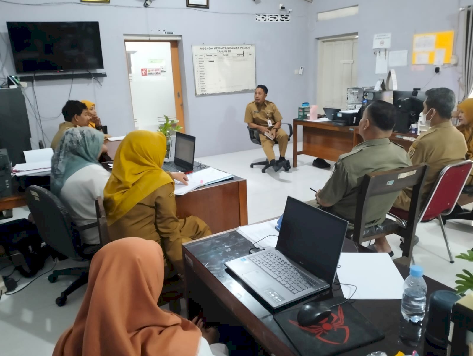 CAMAT PEDAN ADAKAN RAKOR KESIAPAN EFISIENSI ANGGARAN DAN TETAP MENGOPTIMALKAN LAYANAN MASYARAKAT