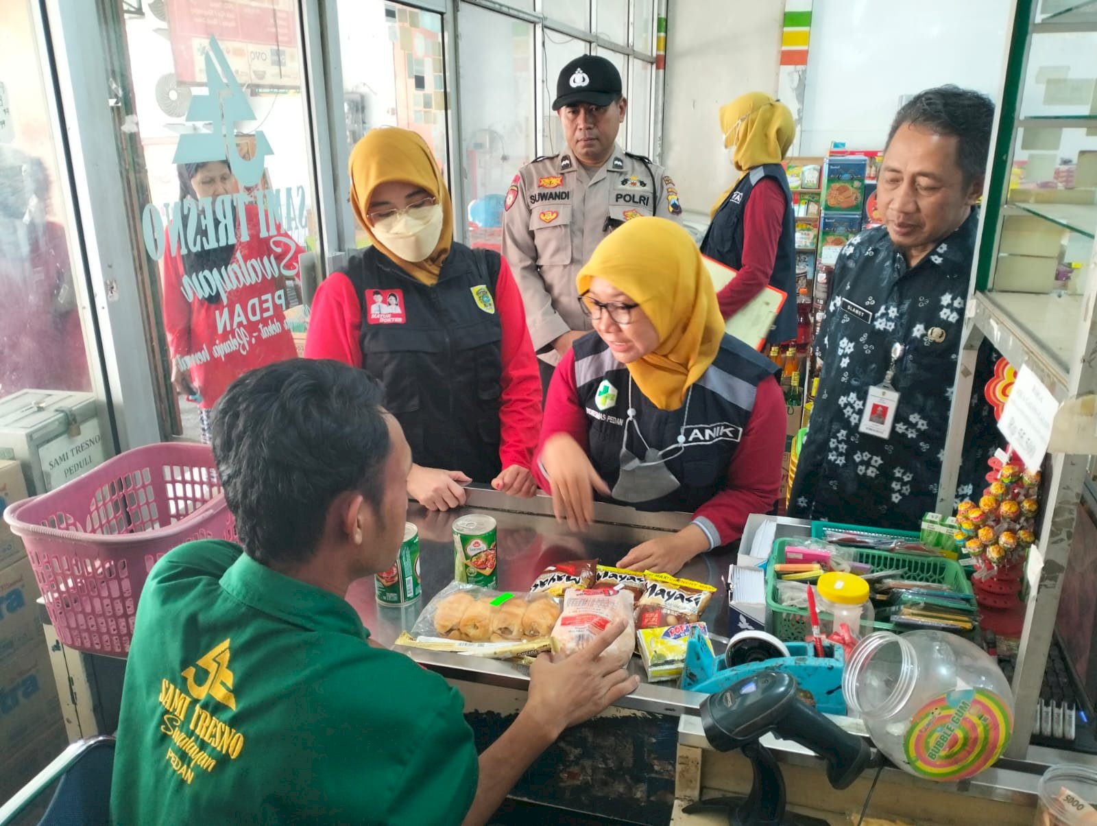 MUSPIKA KECAMATAN PEDAN ADAKAN MONEV KEAMANAN PANGAN JELANG LEBARAN