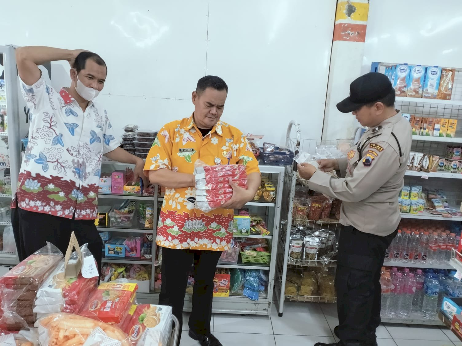 MUSPIKA KECAMATAN PEDAN ADAKAN MONEV KEAMANAN PANGAN JELANG LEBARAN