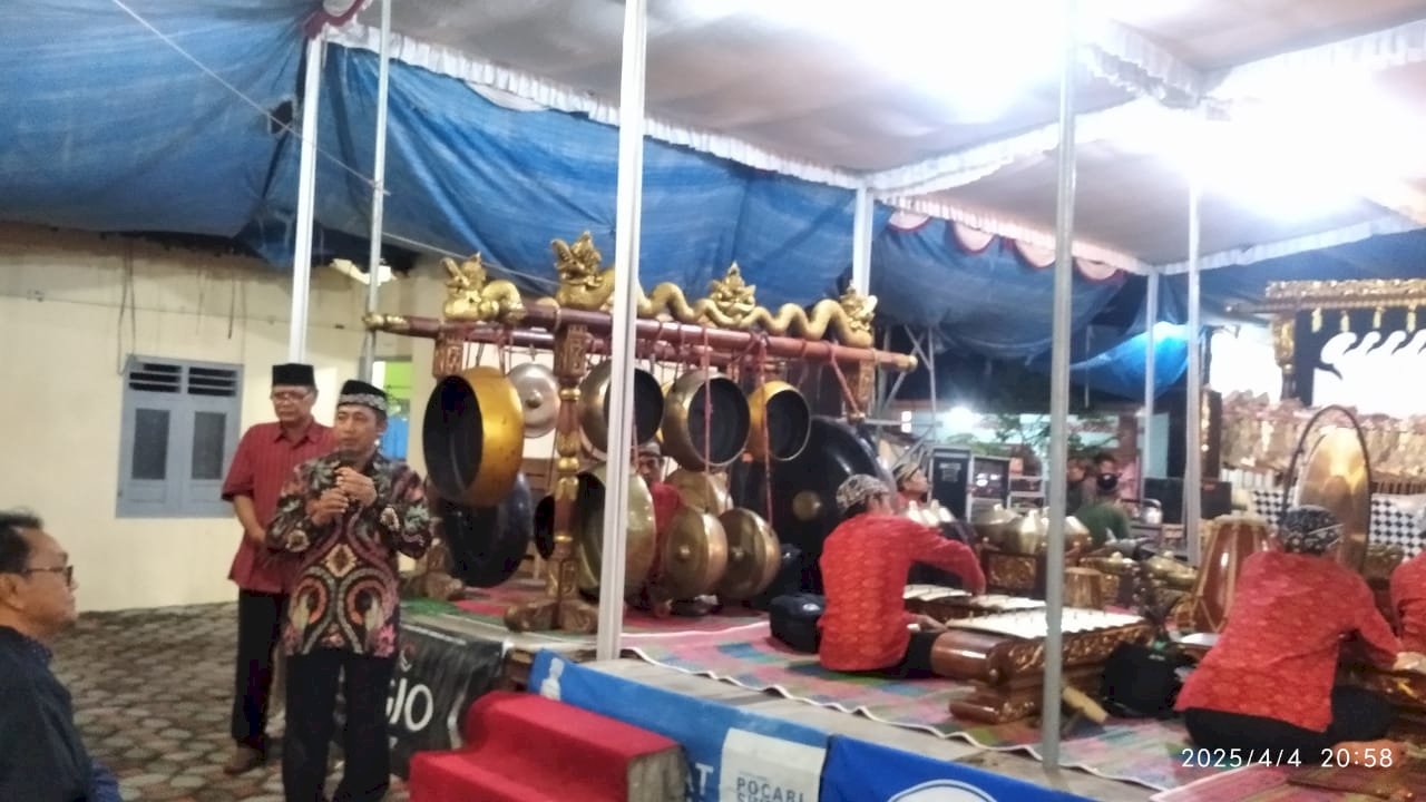 CAMAT PEDAN HADIRI TASYAKURAN ‘ BERSIH DESA” DAN PAGELARAN WAYANG KULIT DI DESA BENDO PEDAN