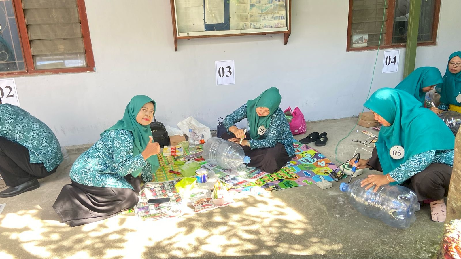 PERINGATI HARI KARTINI TAHUN 2025 KECAMATAN PEDAN ADAKAN LOMBA MEMANFAAT GALON AIR MINERAL