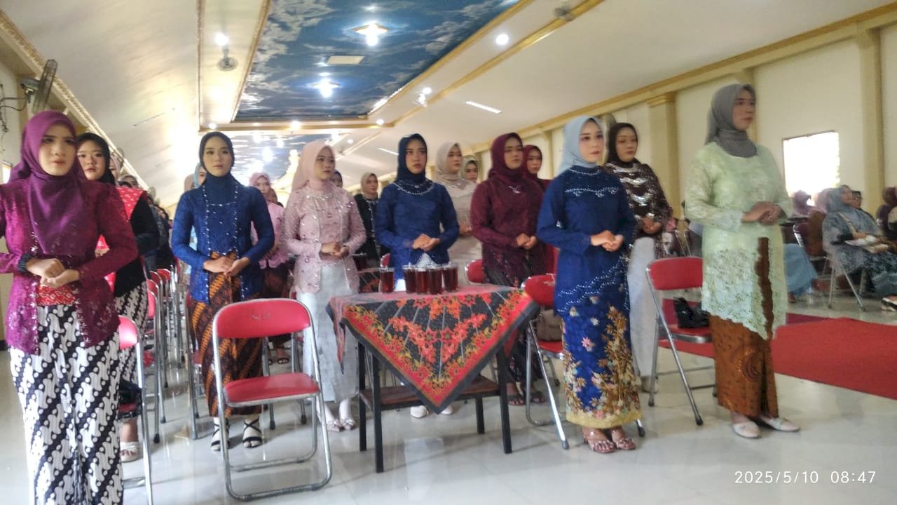 Menghadiri Pelepasan Siswa Kelas XII SMK PGRI PEDAN 