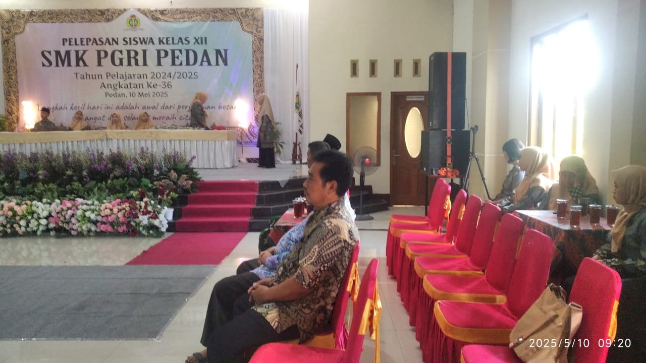 Menghadiri Pelepasan Siswa Kelas XII SMK PGRI PEDAN 