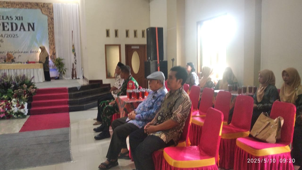 Menghadiri Pelepasan Siswa Kelas XII SMK PGRI PEDAN 
