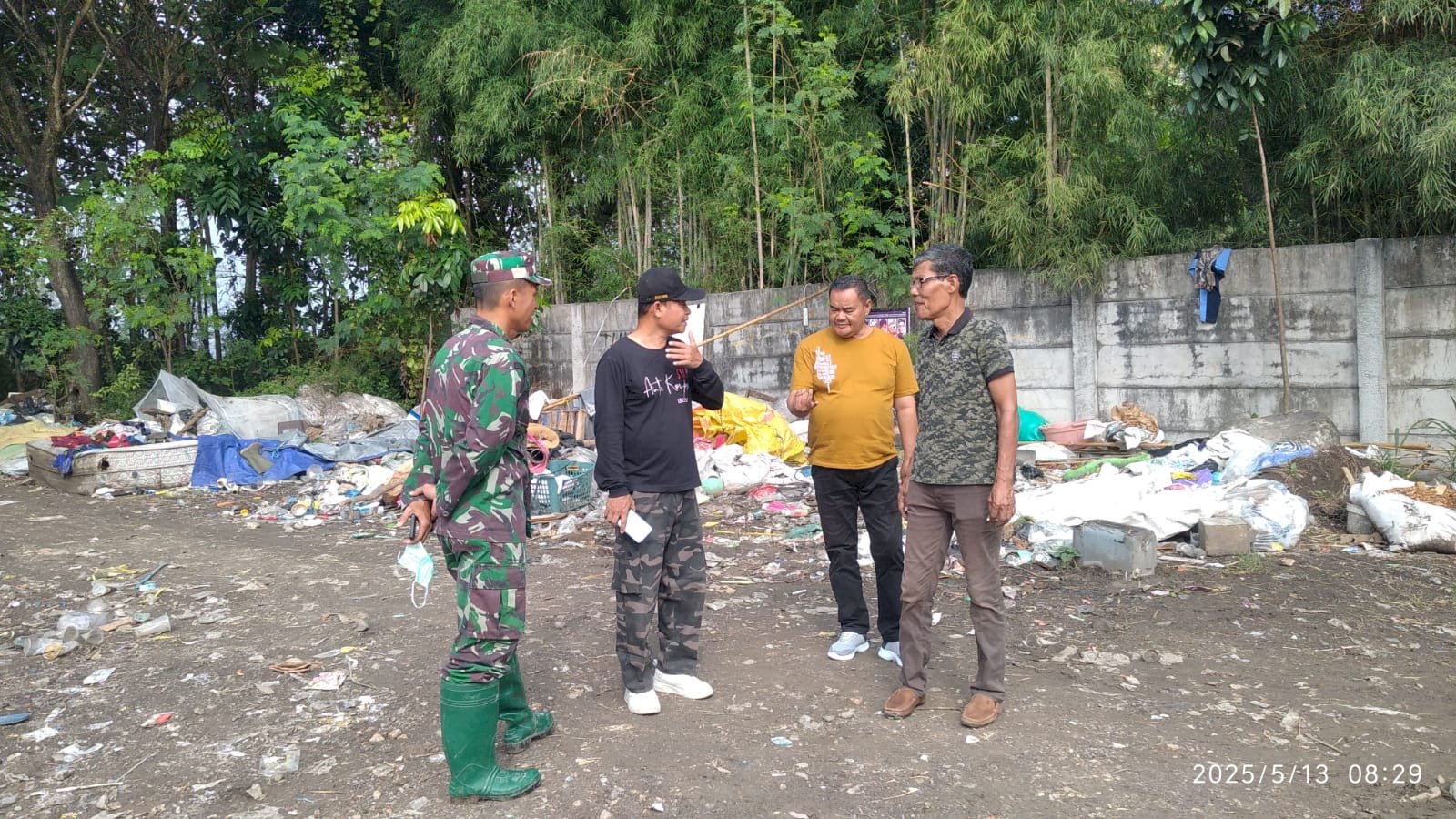 Muspika Kecamatan Pedan dan Kades. Troketon mengadakan Cek TPSA Troketon 