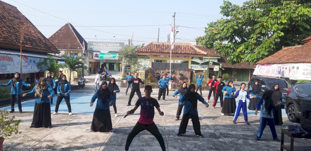 Senam Bersama ASN dan Karyawan Kecamatan Pedan