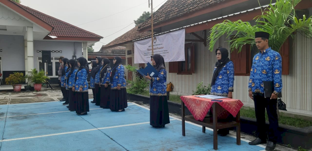 Upacara Hari Pahlawan Di Halaman Kantor Kecamatan Pedan 
