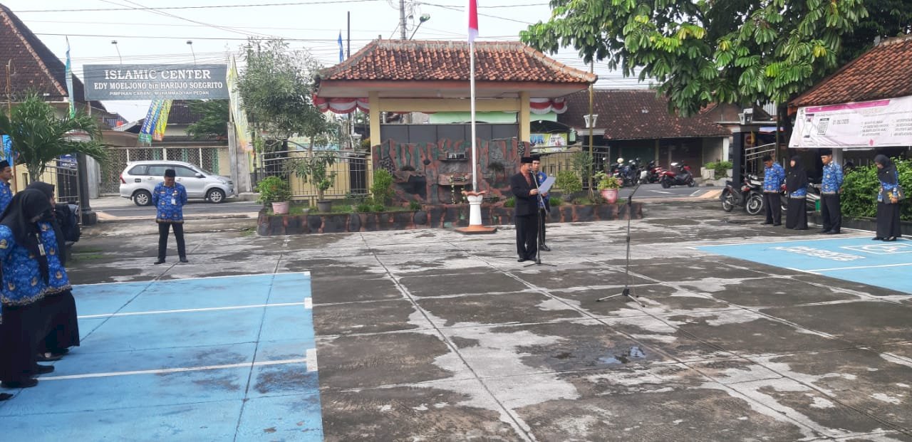 Upacara Hari Pahlawan Di Halaman Kantor Kecamatan Pedan 