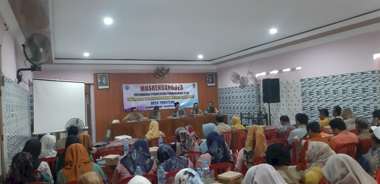 Menghadiri MusrenbangDes di Desa Troketon 
